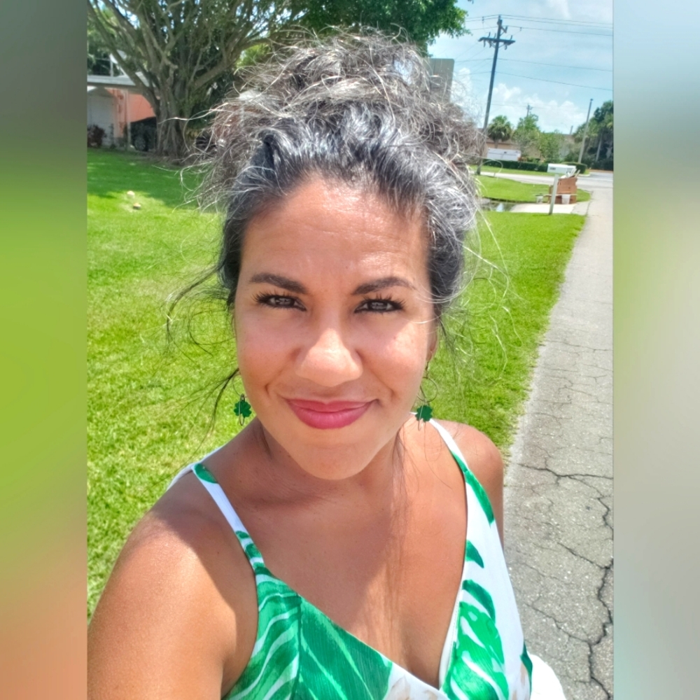 Meet your Posher, Larisa